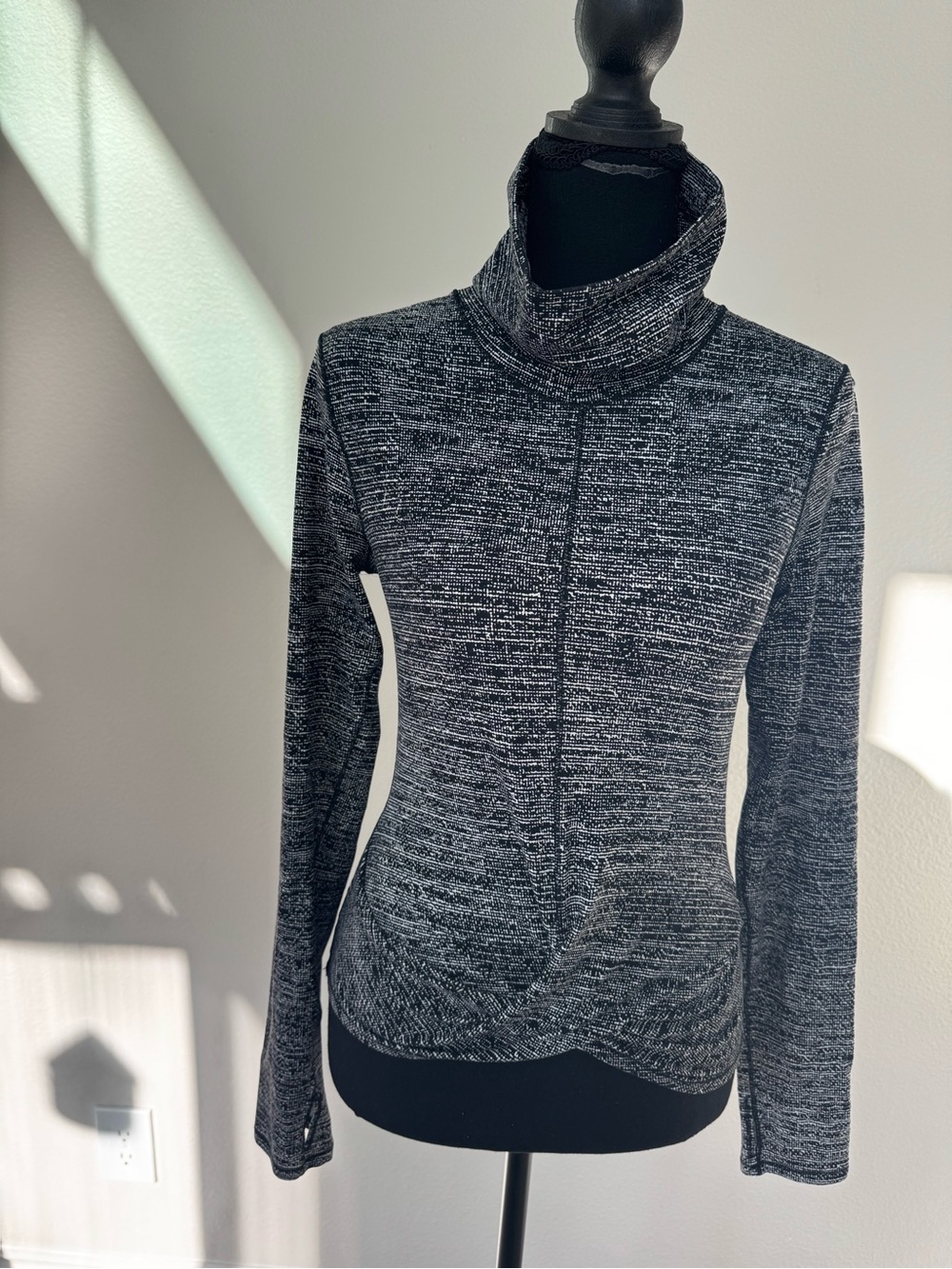 lululemon Black White Cowl Neck Long Sleeve Top Size 6
